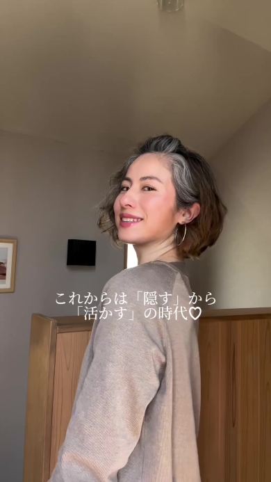 ポンパドールスタイルの女性