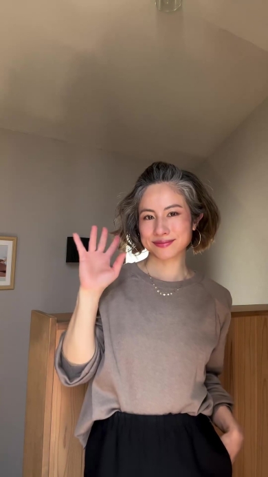 ポンパドールスタイルの女性