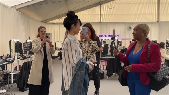 スペインのファッションショーに着物で出演した日本人モデル