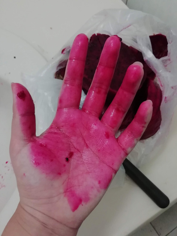 ドラゴンフルーツ 切るとき 白い服 色 落ちない 赤い色素 果汁