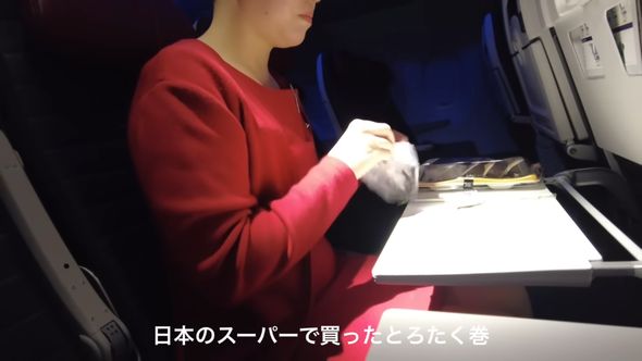 空いている客席で休憩