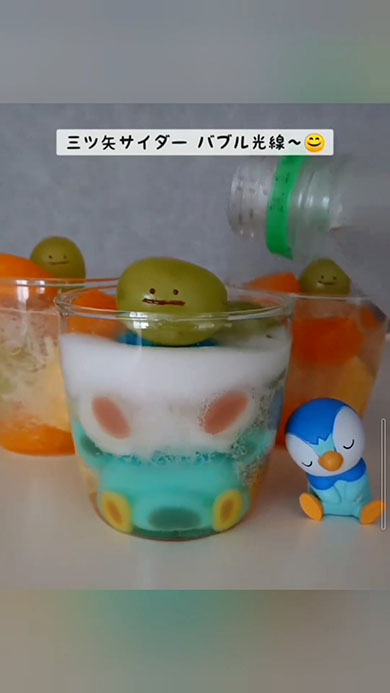 白玉ポッチャマにサイダーを注ぐ