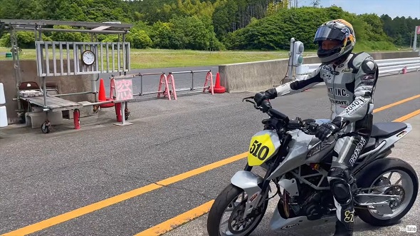 73歳でサーキットを快走する岩城滉一