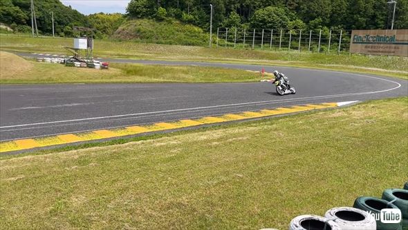 73歳でサーキットを快走する岩城滉一