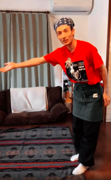 席を案内されるママ