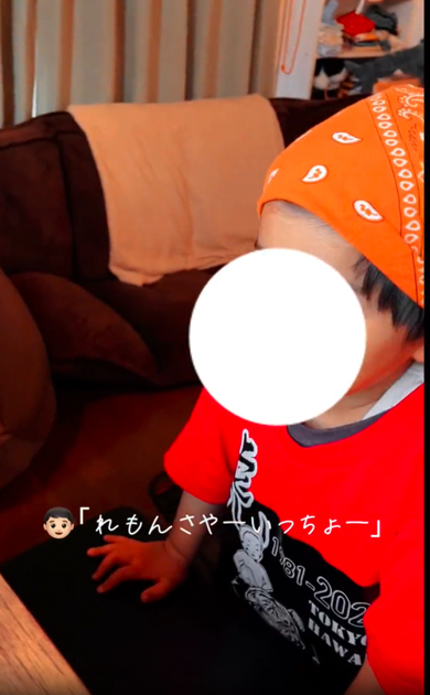 しっかり注文の復唱をする双子くんたち