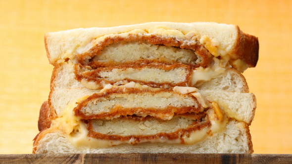 THEカロリー コロッケたまごサンド