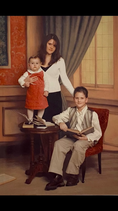 家族 母 子ども 幼少期 写真 再現 過去 現在 ビフォーアフター