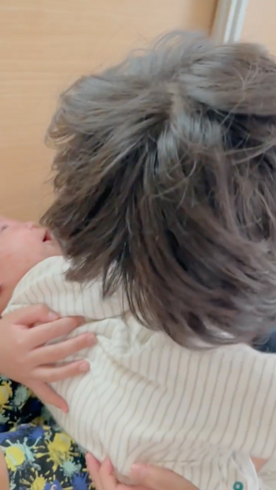 弟のお世話を頑張る8歳兄