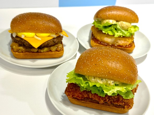 マクドナルド ヨーロッパバーガーズ 魔女のお届けもの ／ 3種類のバーガー集合写真