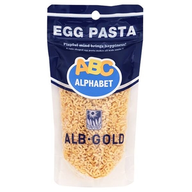 アルファベットパスタをゆでる様子