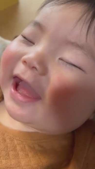 眠っている赤ちゃん