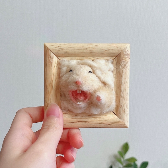 寝起きのハムスター