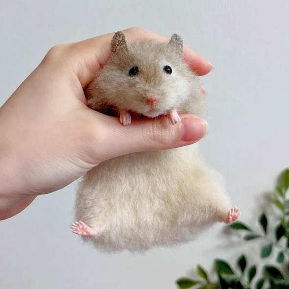 見守るハムスター