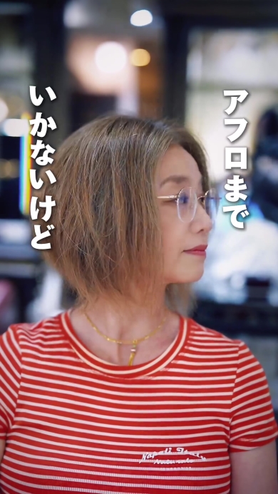 横を向いた女性