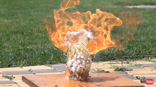 グラスが爆発