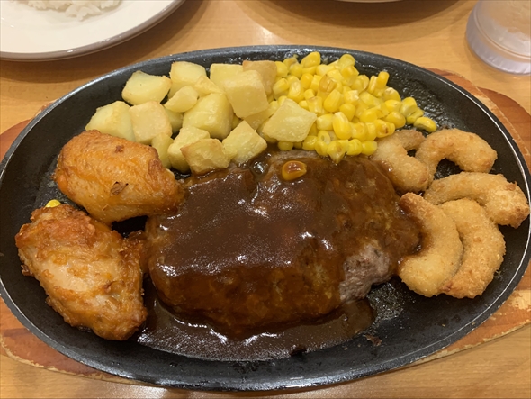 サイゼリヤの新メニュー「ミックスグリル」