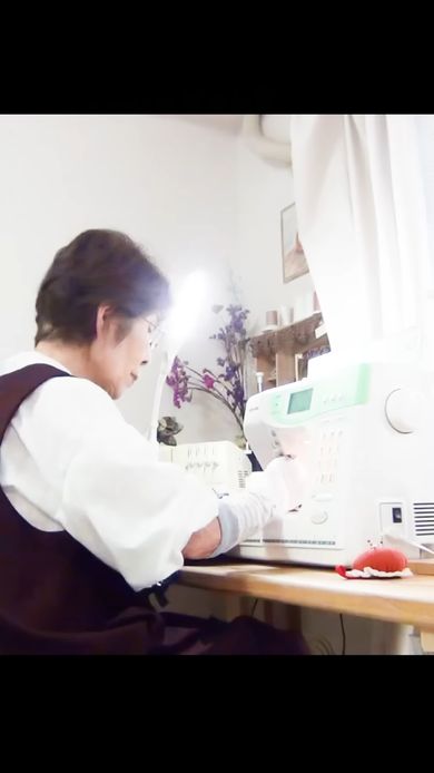 85歳おばあちゃんが着物をオールシーズンで着られるワンピースへリメイクする様子