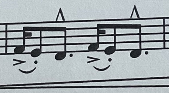 横並びになって連続でウインクをしてくる音符たち