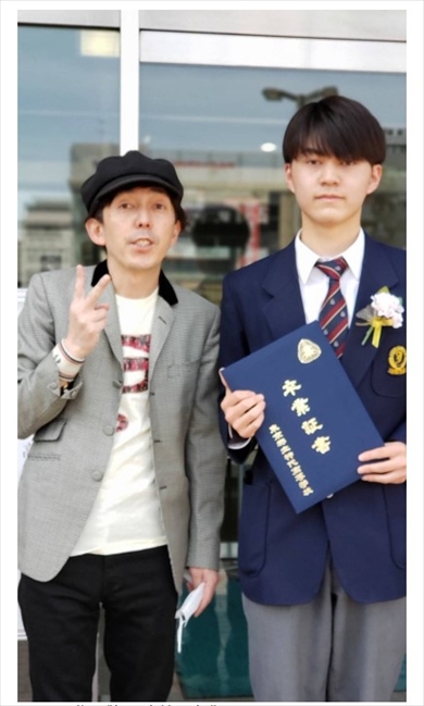 中央大学法学部に現役合格した「二丁拳銃」の小堀裕之の長男・央人