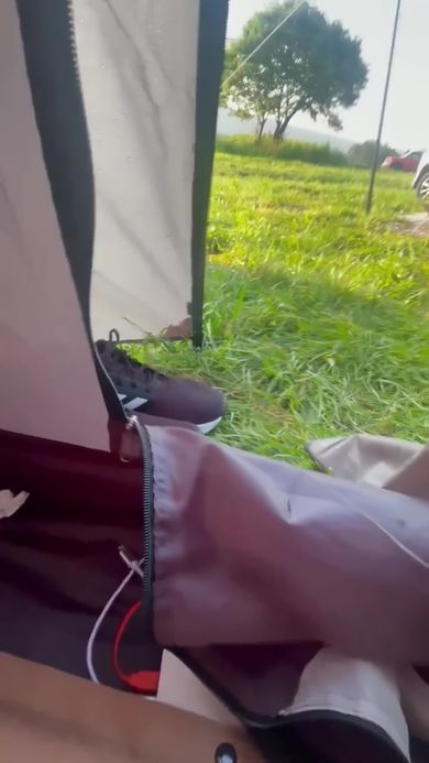 富士高原トマトフィールドで早朝に撮影したテントの入口から見える外の景色