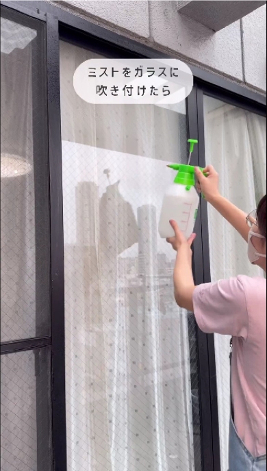 ダイソー商品だけで窓を掃除するまるさん