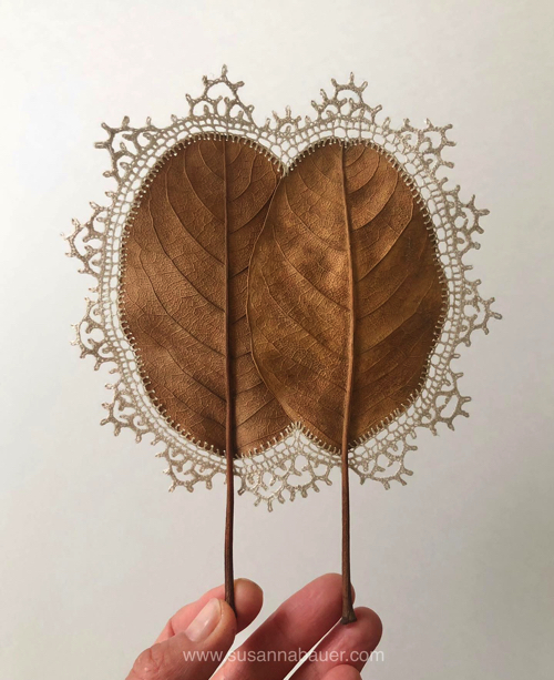 レース編みを施した落ち葉