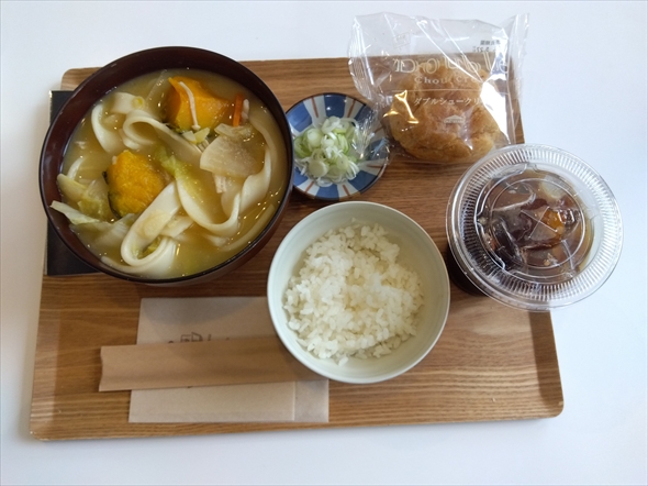 山梨県のシャトレーゼで提供されている「ほうとう」