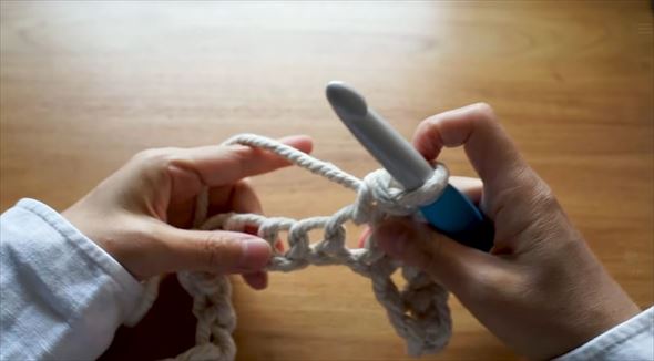 古いデニムをリメイクする動画