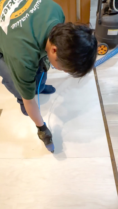 ボロボロの床をリノベーション