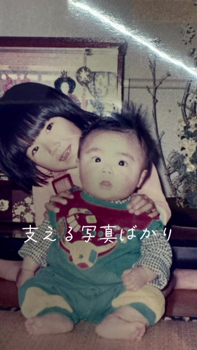幼い姉弟の写真