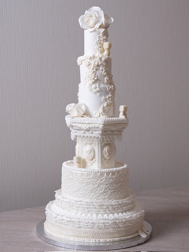 依頼者をドン引きさせるほど気合の入ったオーダーウエディングケーキの全体