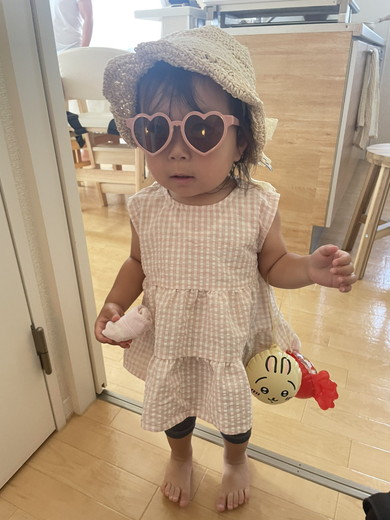 サングラスをかけている女の子の写真