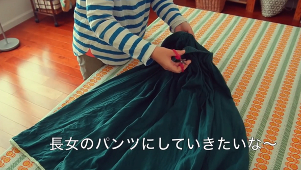 緑色のスカート