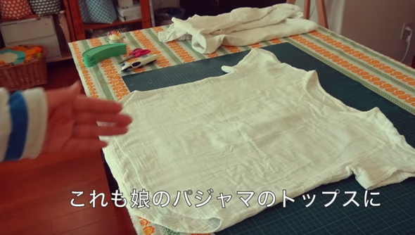 シンプルな半袖のトップス