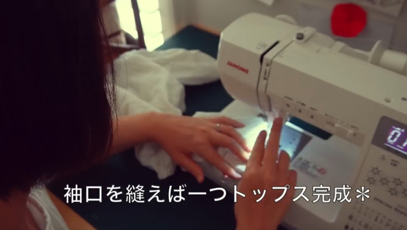 半袖に切った袖口を縫って完成