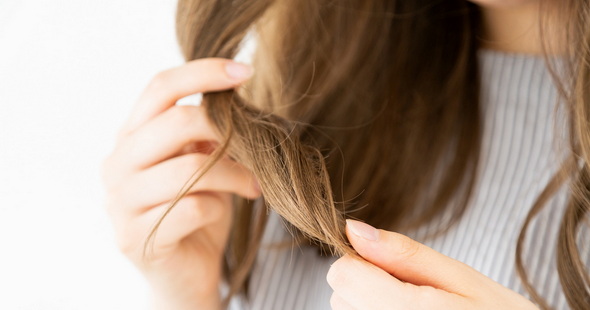 髪の毛になにかが