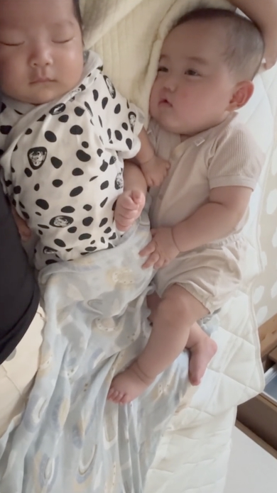 るーちゃんにつられて眠くなるりーちゃん