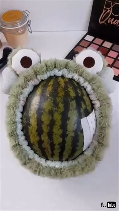 スイカにメイクしてみたら