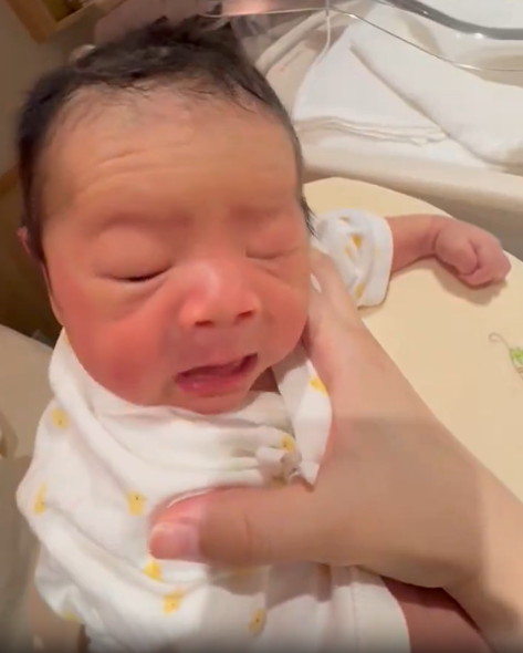 新生児のくしゃみ