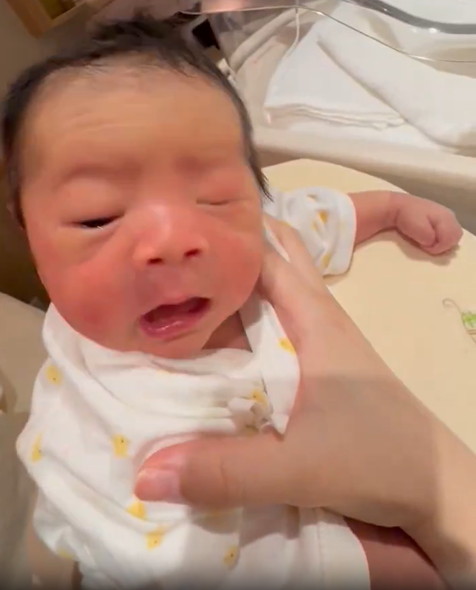 新生児のくしゃみ