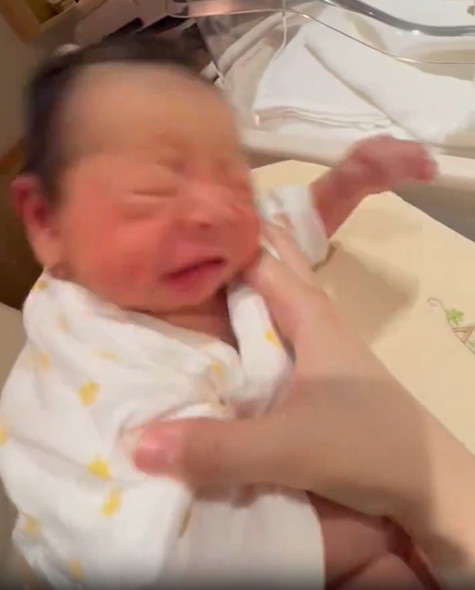 新生児のくしゃみ