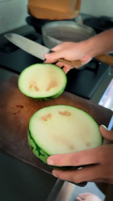 自家栽培のスイカ（切った後）