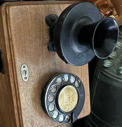 信じられないほどに年代物な実家の固定電話