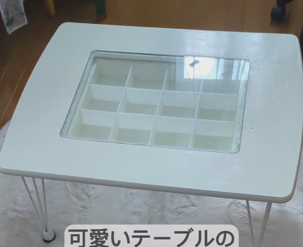 勉強部屋に置くテーブルのリメイクDIYの様子