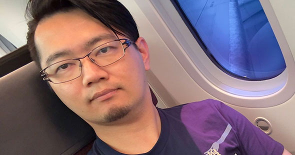 カップヌードルTシャツ姿