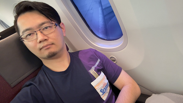 カップヌードルTシャツ姿