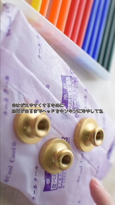 スタンプヘッドを保冷剤などでキンキンに冷やしておきます