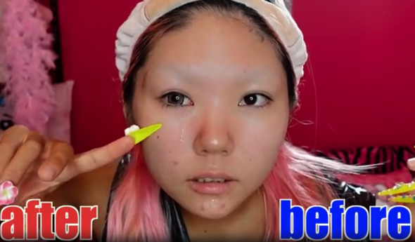 明るめのカラーコンタクトを装着