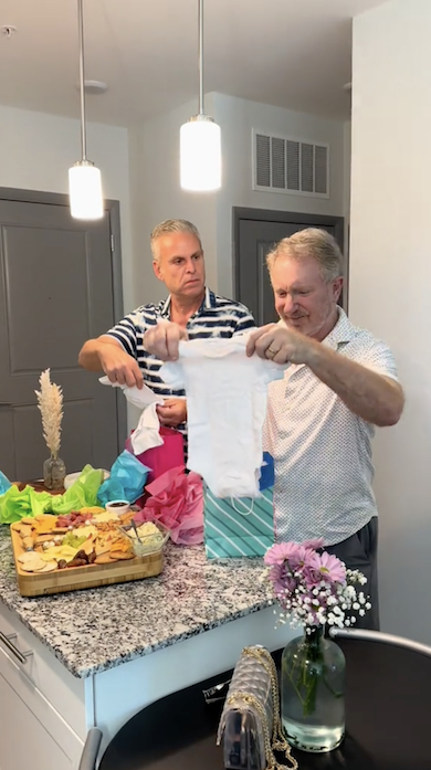 ロンパースに無反応の父